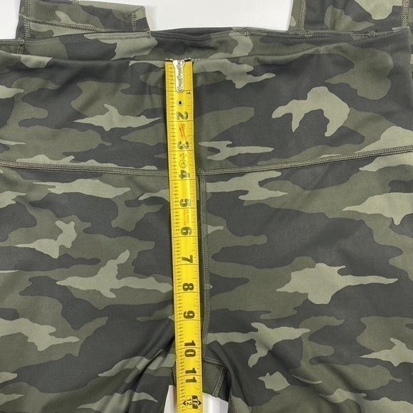 Athleta Ultimate 7/8 Camo Tights Leggings With Thigh Pockets Size Medium - Picture 12 of 13